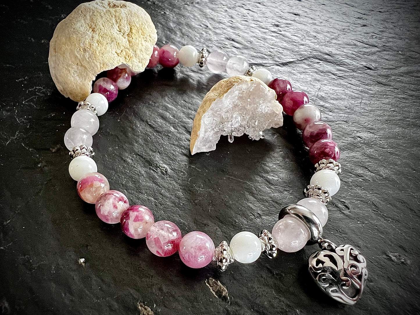 Bracelet tourmaline fleurs, nacre & quartz rose