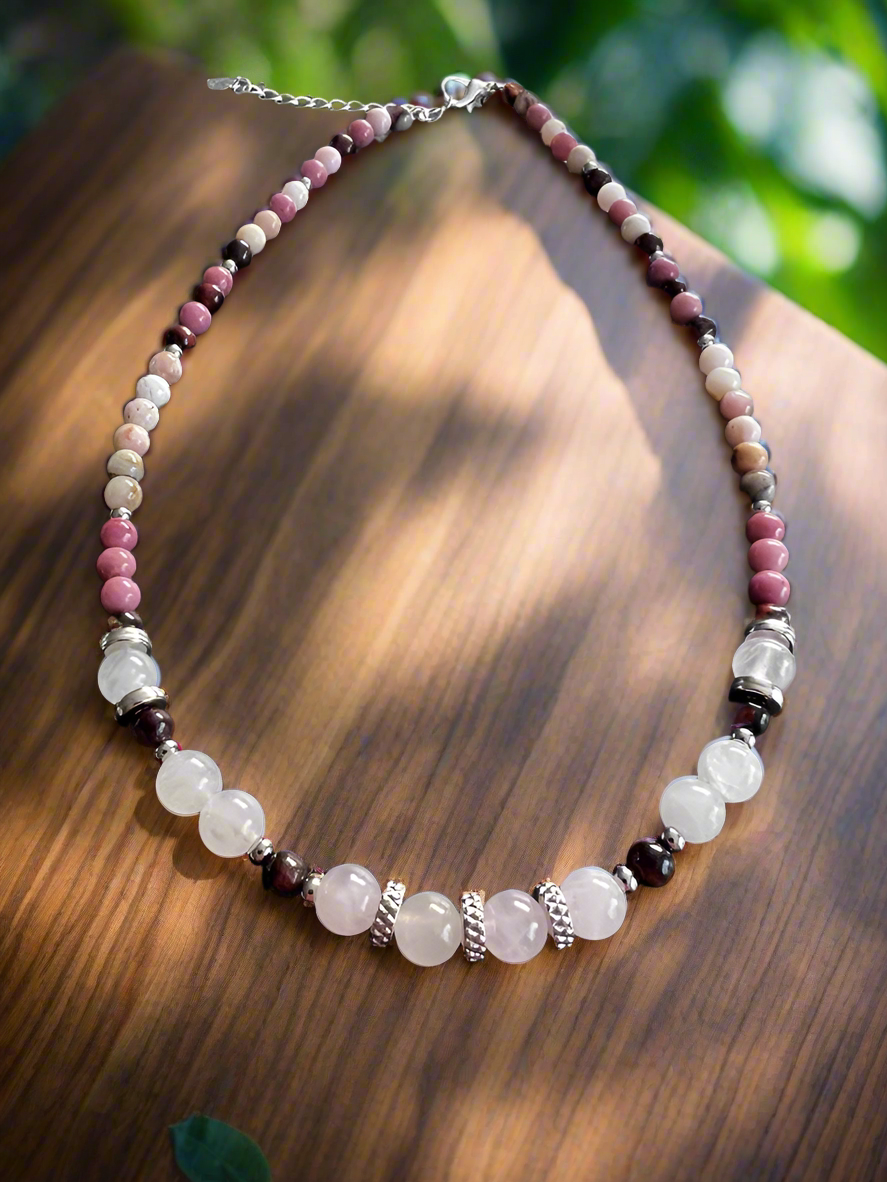 Collier quartz rose, oeil de tigre, opale rose et rhodonite